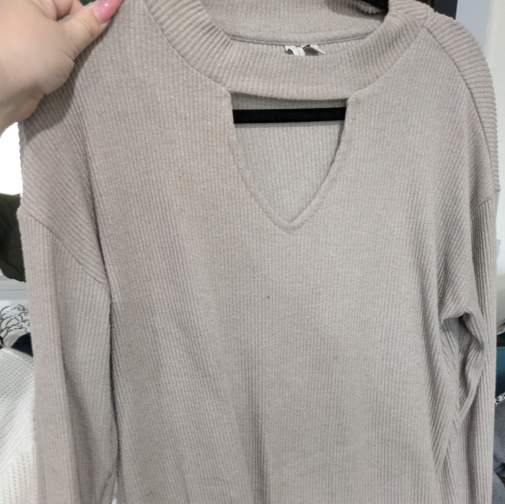 Cream Cato sweater v neck size m